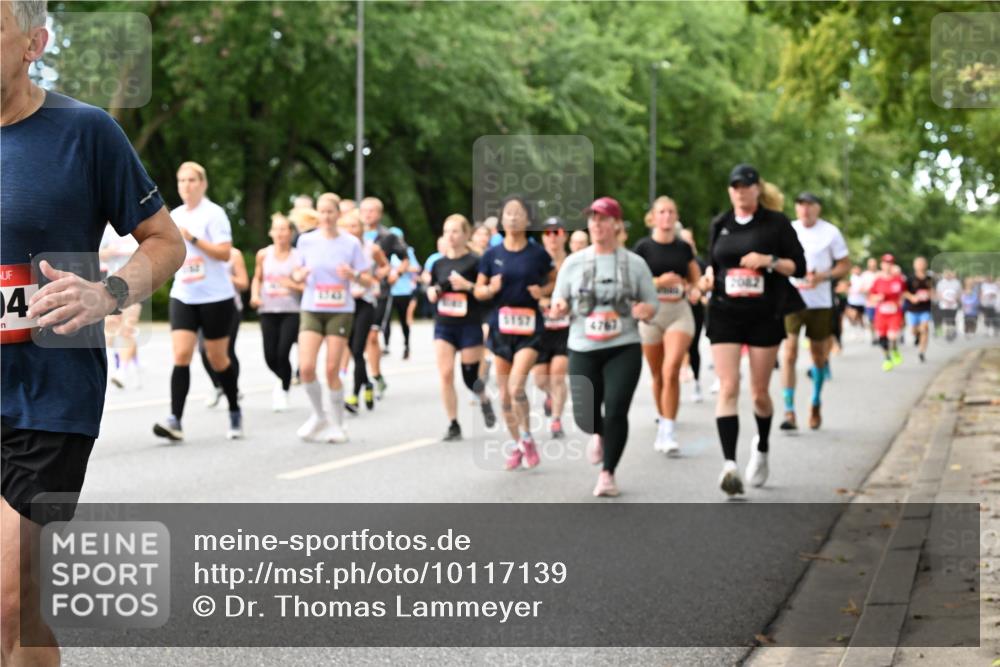 06.09.2026 - CURREX Alsterlauf Dr. Thomas Lammeyer http://msf.ph/oto/10117139 06.09.2026 09:14:32 Laufen 04, 5157 meine-sportfotos.de