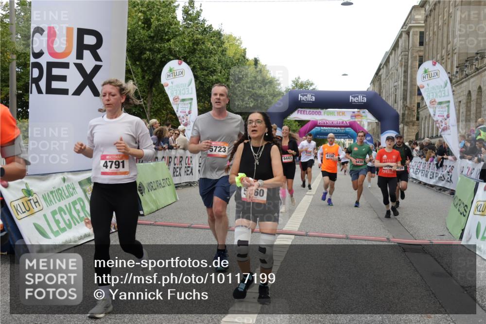 06.09.2026 - CURREX Alsterlauf Yannick Fuchs http://msf.ph/oto/10117199 06.09.2026 09:59:21 Ziel 2220, 2367, 2772, 2913, 3535, 3542, 3600, 3657, 3825, 3844, 3892, 4091, 4139, 4158, 4217, 4748, 4791, 5160, 5249, 5723, 5735, 6059, 6312, 6443, 6447 meine-sportfotos.de