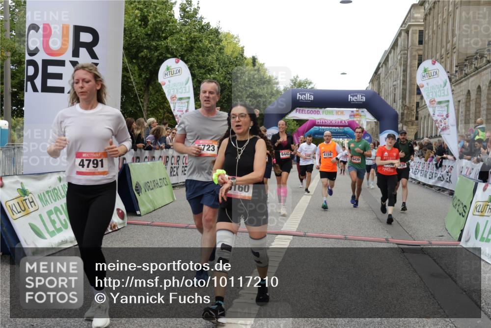 06.09.2026 - CURREX Alsterlauf Yannick Fuchs http://msf.ph/oto/10117210 06.09.2026 09:59:21 Ziel 2220, 2367, 2772, 2913, 3535, 3542, 3600, 3657, 3825, 3844, 3892, 4091, 4139, 4158, 4217, 4748, 4791, 5160, 5249, 5723, 5735, 6059, 6312, 6443, 6447 meine-sportfotos.de