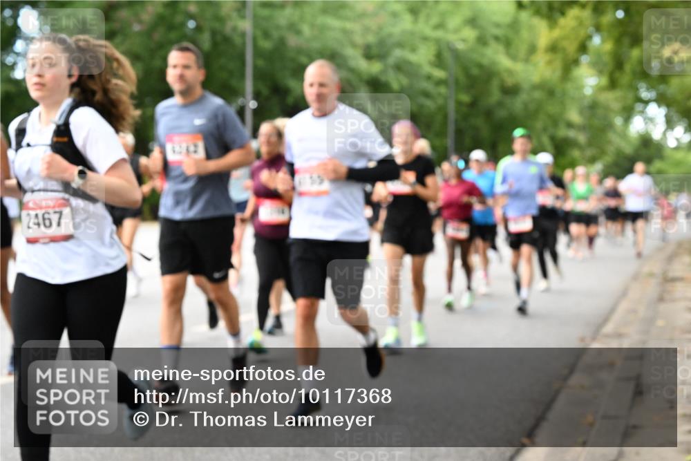 06.09.2026 - CURREX Alsterlauf Dr. Thomas Lammeyer http://msf.ph/oto/10117368 06.09.2026 09:15:05 Laufen 2467 meine-sportfotos.de