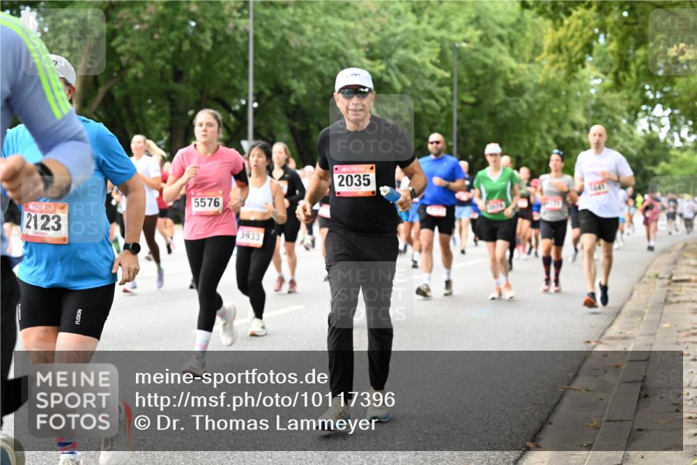06.09.2026 - CURREX Alsterlauf Dr. Thomas Lammeyer http://msf.ph/oto/10117396 06.09.2026 09:15:09 Laufen 2123, 5576, 3933, 2035, 1641 meine-sportfotos.de