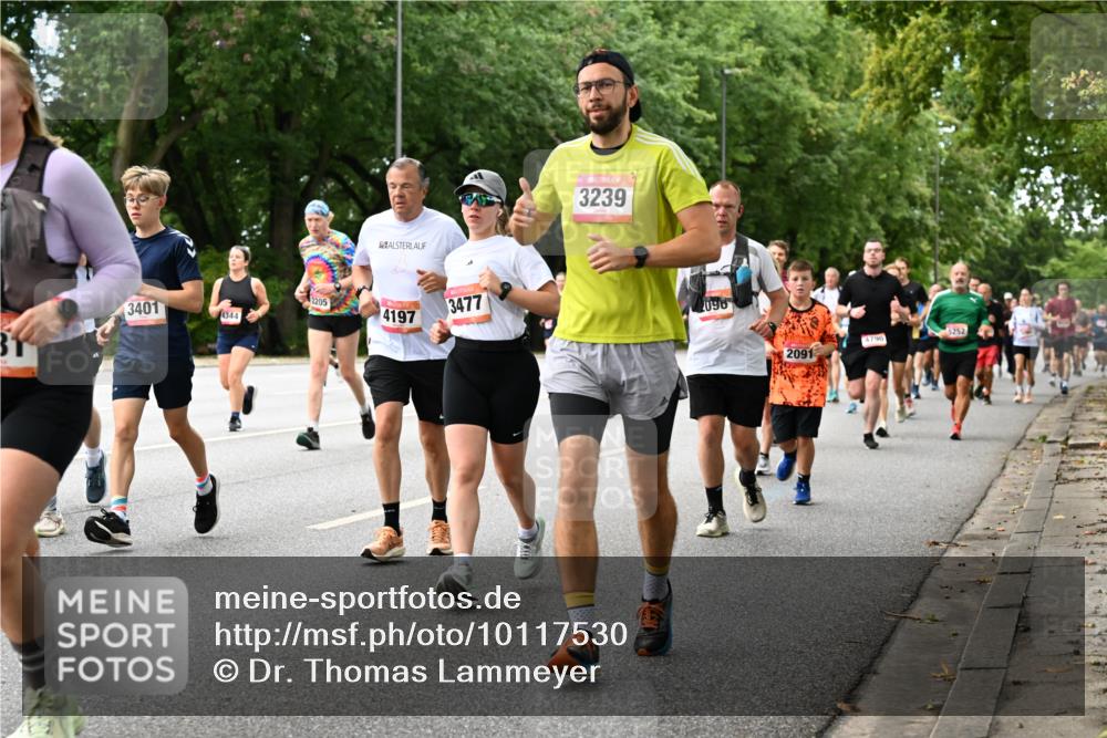 06.09.2026 - CURREX Alsterlauf Dr. Thomas Lammeyer http://msf.ph/oto/10117530 06.09.2026 09:15:31 Laufen 3401, 2205, 3477, 4344, 4197, 3239, 098, 2091, 4790, 5252 meine-sportfotos.de