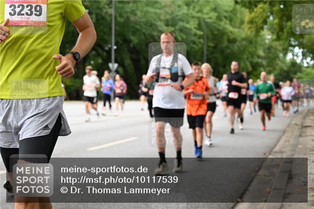 06.09.2026 - CURREX Alsterlauf Dr. Thomas Lammeyer http://msf.ph/oto/10117539 06.09.2026 09:15:32 Laufen 3239 meine-sportfotos.de