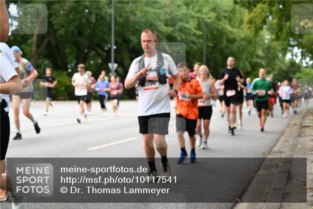 06.09.2026 - CURREX Alsterlauf Dr. Thomas Lammeyer http://msf.ph/oto/10117541 06.09.2026 09:15:32 Laufen 096 meine-sportfotos.de