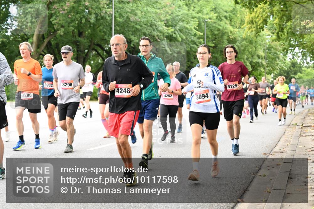 06.09.2026 - CURREX Alsterlauf Dr. Thomas Lammeyer http://msf.ph/oto/10117598 06.09.2026 09:15:39 Laufen 3932, 3296, 4248, 3298, 4252, 2, 1975, 3094, 4129 meine-sportfotos.de