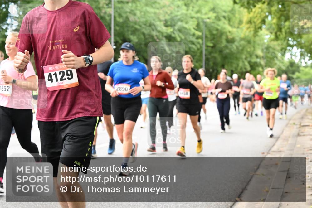 06.09.2026 - CURREX Alsterlauf Dr. Thomas Lammeyer http://msf.ph/oto/10117611 06.09.2026 09:15:41 Laufen 21, 0975, 4252, 4129, 2890 meine-sportfotos.de