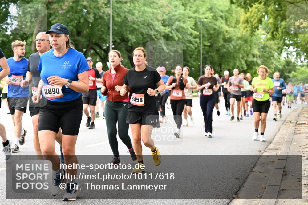 06.09.2026 - CURREX Alsterlauf Dr. Thomas Lammeyer http://msf.ph/oto/10117618 06.09.2026 09:15:42 Laufen 5913, 22, 2890, 10, 3456, 4906, 6107, 6458 meine-sportfotos.de