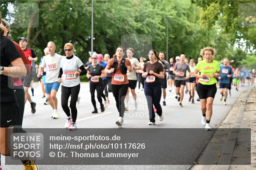 06.09.2026 - CURREX Alsterlauf Dr. Thomas Lammeyer http://msf.ph/oto/10117626 06.09.2026 09:15:44 Laufen 5132, 2387, 6107, 3456, 06 meine-sportfotos.de