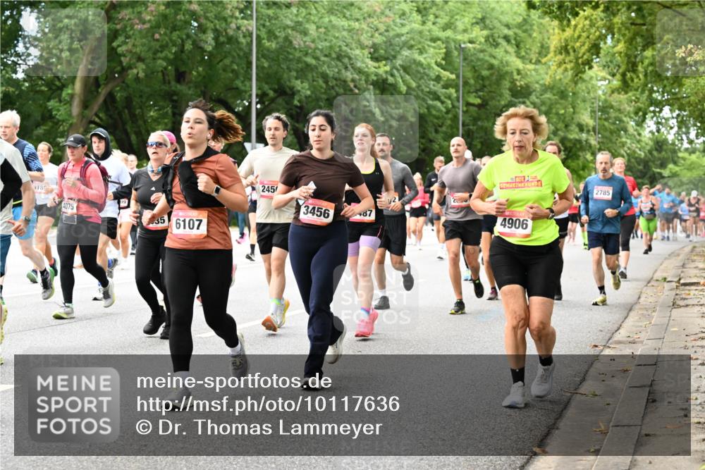 06.09.2026 - CURREX Alsterlauf Dr. Thomas Lammeyer http://msf.ph/oto/10117636 06.09.2026 09:15:45 Laufen 18, 4075, 35, 6107, 245, 12, 3456, 87, 4906, 2785 meine-sportfotos.de