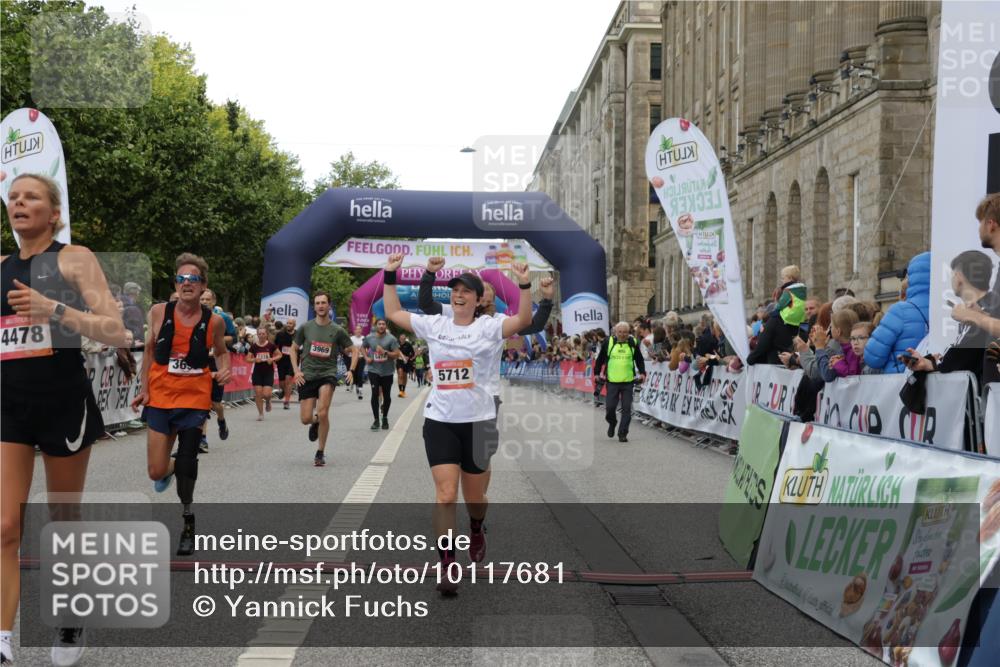 06.09.2026 - CURREX Alsterlauf Yannick Fuchs http://msf.ph/oto/10117681 06.09.2026 09:59:29 Ziel 2077, 2228, 2772, 3129, 3535, 3542, 3600, 3657, 3695, 3969, 4091, 4139, 4158, 4291, 4478, 5636, 5638, 5712, 5948, 6059, 6312, 6443, 6447 meine-sportfotos.de