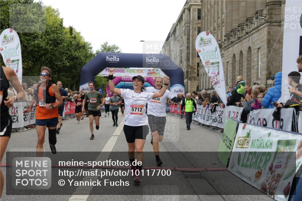 06.09.2026 - CURREX Alsterlauf Yannick Fuchs http://msf.ph/oto/10117700 06.09.2026 09:59:29 Ziel 2077, 2228, 2772, 3129, 3535, 3542, 3600, 3657, 3695, 3969, 4091, 4139, 4158, 4291, 4478, 5636, 5638, 5712, 5948, 6059, 6312, 6443, 6447 meine-sportfotos.de