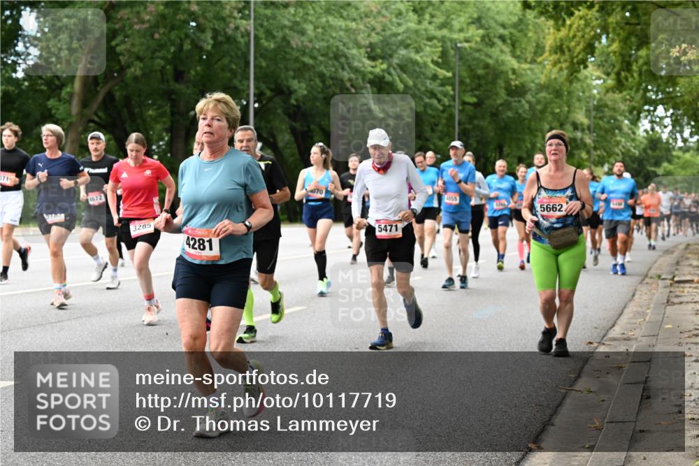 06.09.2026 - CURREX Alsterlauf Dr. Thomas Lammeyer http://msf.ph/oto/10117719 06.09.2026 09:15:55 Laufen 371, 10, 4672, 3285, 4281, 070, 5471, 4855, 5662 meine-sportfotos.de