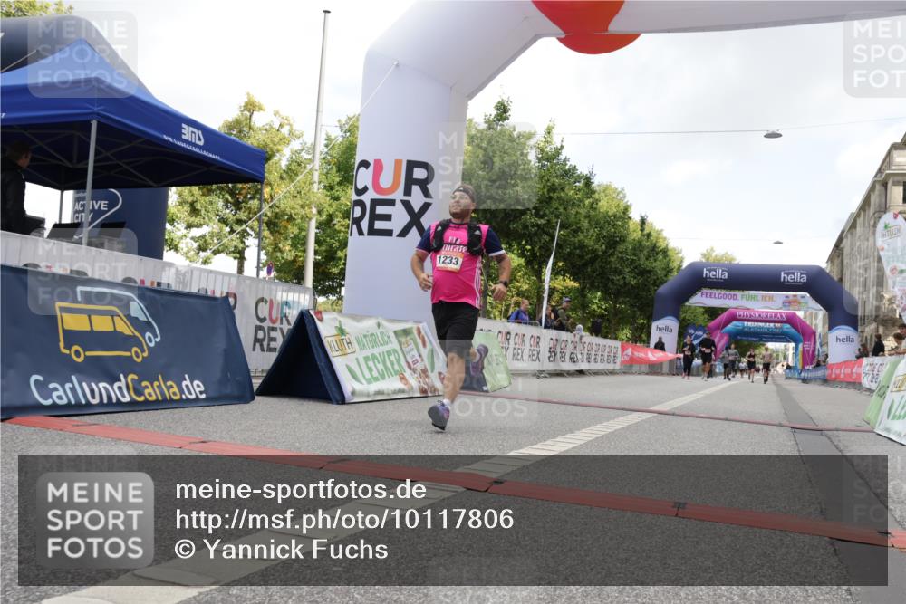 06.09.2026 - CURREX Alsterlauf Yannick Fuchs http://msf.ph/oto/10117806 06.09.2026 12:01:37 Ziel 1073, 1147, 1155, 1156, 1233, 1265 meine-sportfotos.de