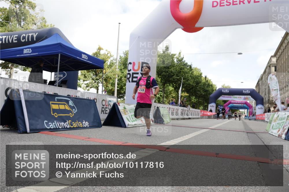 06.09.2026 - CURREX Alsterlauf Yannick Fuchs http://msf.ph/oto/10117816 06.09.2026 12:01:37 Ziel 1073, 1147, 1155, 1156, 1233, 1265 meine-sportfotos.de