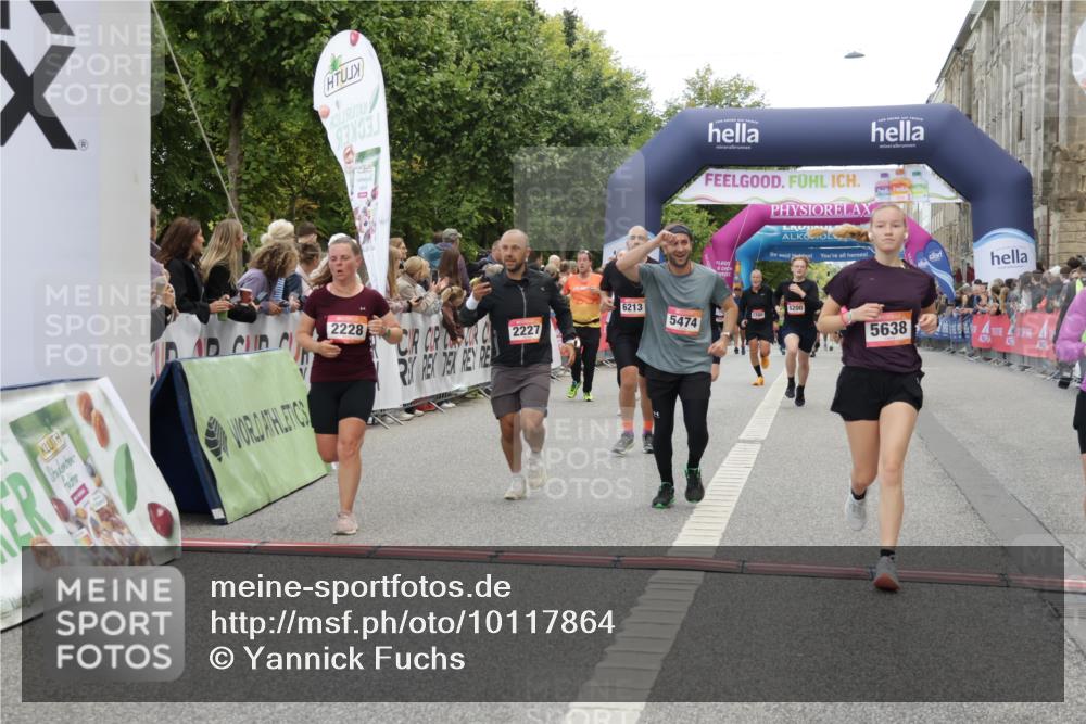 06.09.2026 - CURREX Alsterlauf Yannick Fuchs http://msf.ph/oto/10117864 06.09.2026 09:59:34 Ziel 2077, 2227, 2228, 3129, 3695, 3969, 4291, 4478, 4751, 4752, 5474, 5636, 5638, 5712, 5948, 6199, 6200, 6213, 8111 meine-sportfotos.de