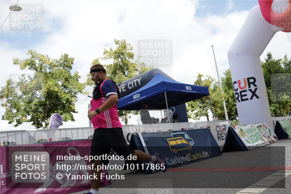 06.09.2026 - CURREX Alsterlauf Yannick Fuchs http://msf.ph/oto/10117865 06.09.2026 12:01:38 Ziel 1147, 1155, 1156, 1233 meine-sportfotos.de