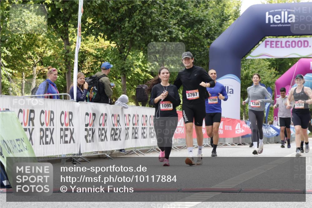 06.09.2026 - CURREX Alsterlauf Yannick Fuchs http://msf.ph/oto/10117884 06.09.2026 12:01:44 Ziel 1095, 1233, 1284 meine-sportfotos.de
