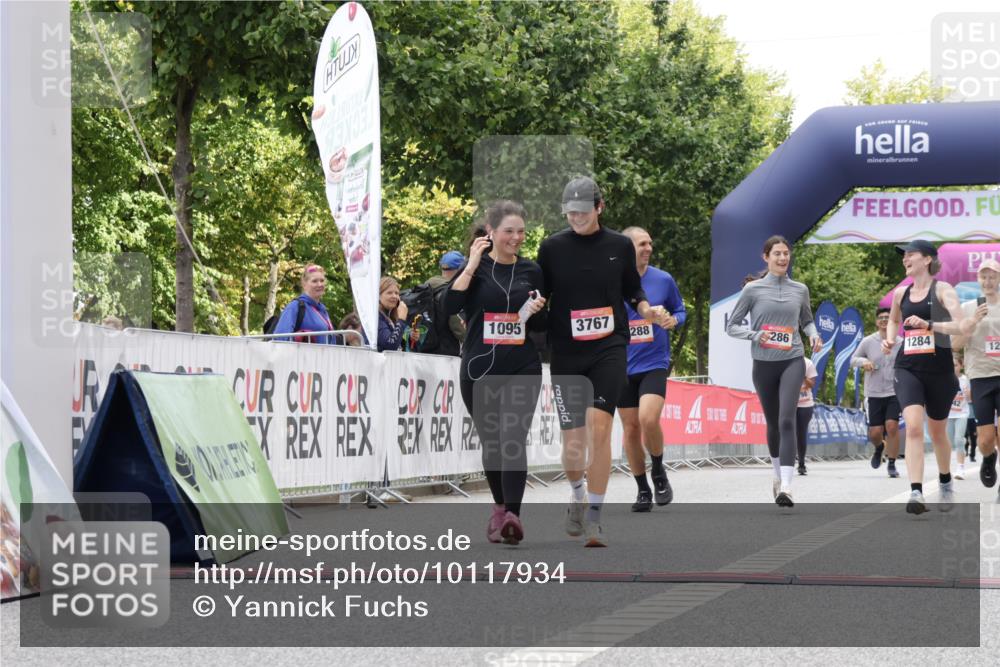 06.09.2026 - CURREX Alsterlauf Yannick Fuchs http://msf.ph/oto/10117934 06.09.2026 12:01:46 Ziel 1095, 1284, 1285, 1286, 1288 meine-sportfotos.de