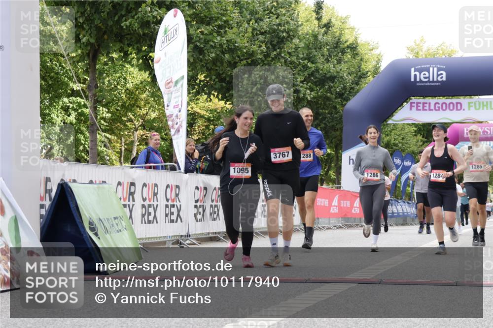 06.09.2026 - CURREX Alsterlauf Yannick Fuchs http://msf.ph/oto/10117940 06.09.2026 12:01:46 Ziel 1095, 1284, 1285, 1286, 1288 meine-sportfotos.de