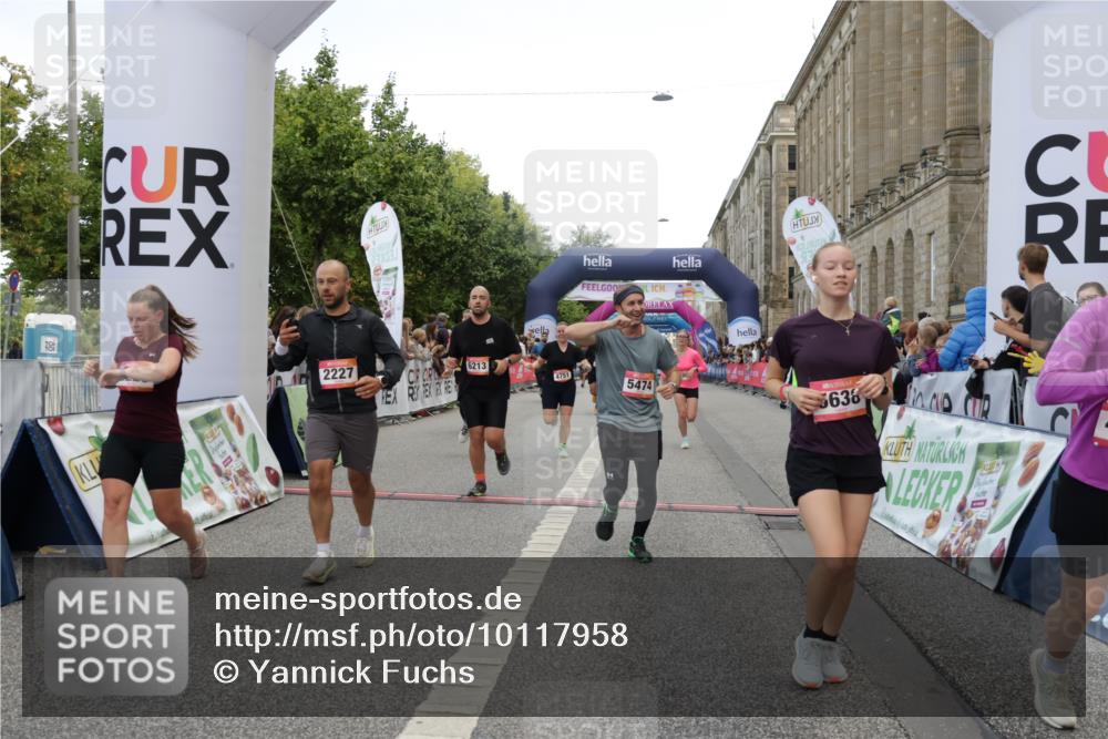 06.09.2026 - CURREX Alsterlauf Yannick Fuchs http://msf.ph/oto/10117958 06.09.2026 09:59:35 Ziel 2077, 2227, 2228, 2780, 3129, 3695, 3969, 4291, 4478, 4751, 4752, 5474, 5636, 5638, 5712, 5948, 6199, 6200, 6213, 8111 meine-sportfotos.de