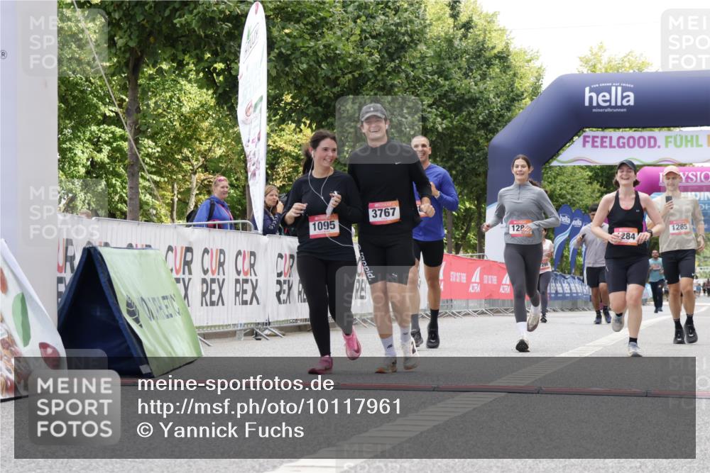 06.09.2026 - CURREX Alsterlauf Yannick Fuchs http://msf.ph/oto/10117961 06.09.2026 12:01:47 Ziel 1095, 1284, 1285, 1286, 1288 meine-sportfotos.de