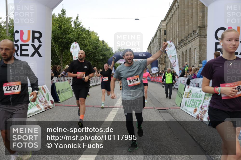 06.09.2026 - CURREX Alsterlauf Yannick Fuchs http://msf.ph/oto/10117995 06.09.2026 09:59:36 Ziel 2077, 2227, 2228, 2780, 3129, 3695, 3969, 4291, 4478, 4751, 4752, 5269, 5474, 5636, 5638, 5712, 5948, 6199, 6200, 6213, 8111 meine-sportfotos.de