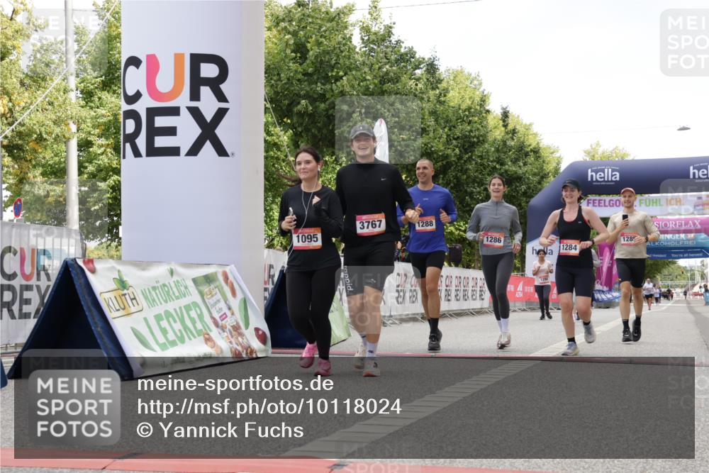 06.09.2026 - CURREX Alsterlauf Yannick Fuchs http://msf.ph/oto/10118024 06.09.2026 12:01:49 Ziel 1095, 1284, 1285, 1286, 1288, 8042 meine-sportfotos.de