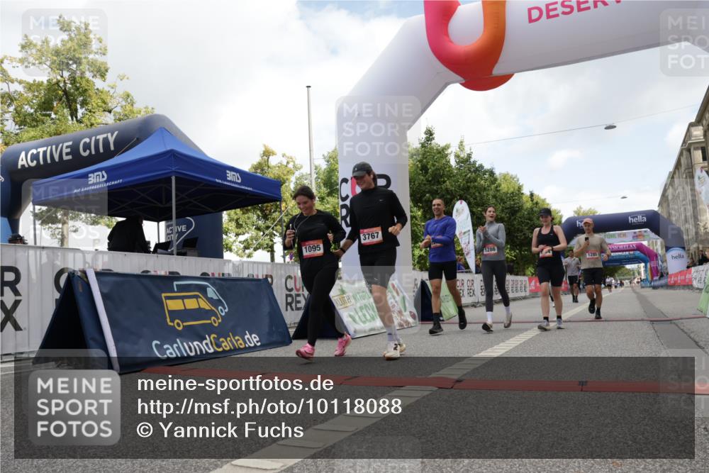 06.09.2026 - CURREX Alsterlauf Yannick Fuchs http://msf.ph/oto/10118088 06.09.2026 12:01:50 Ziel 1095, 1284, 1285, 1286, 1288, 1298, 1305, 8042 meine-sportfotos.de