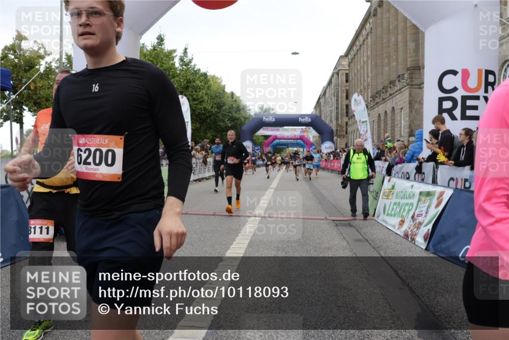 06.09.2026 - CURREX Alsterlauf Yannick Fuchs http://msf.ph/oto/10118093 06.09.2026 09:59:39 Ziel 2227, 2228, 2676, 2780, 3129, 4042, 4291, 4323, 4324, 4751, 4752, 5154, 5269, 5474, 5638, 6199, 6200, 6213, 8111 meine-sportfotos.de
