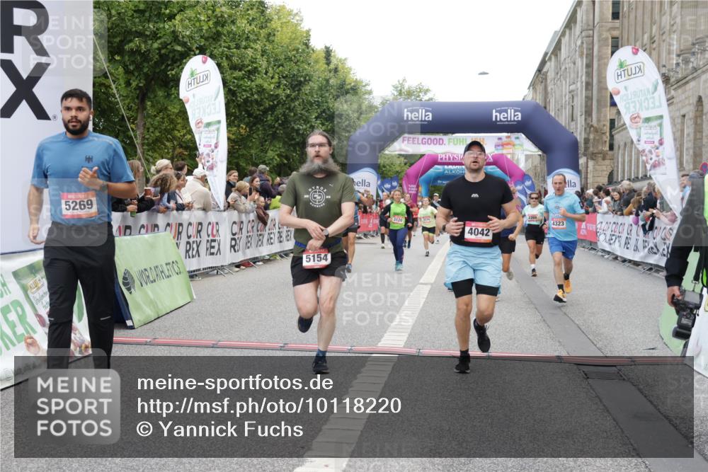 06.09.2026 - CURREX Alsterlauf Yannick Fuchs http://msf.ph/oto/10118220 06.09.2026 09:59:42 Ziel 2227, 2269, 2676, 2780, 3119, 3120, 4042, 4323, 4324, 4751, 4752, 5154, 5269, 5474, 5800, 6017, 6199, 6200, 6213, 6244, 8111 meine-sportfotos.de