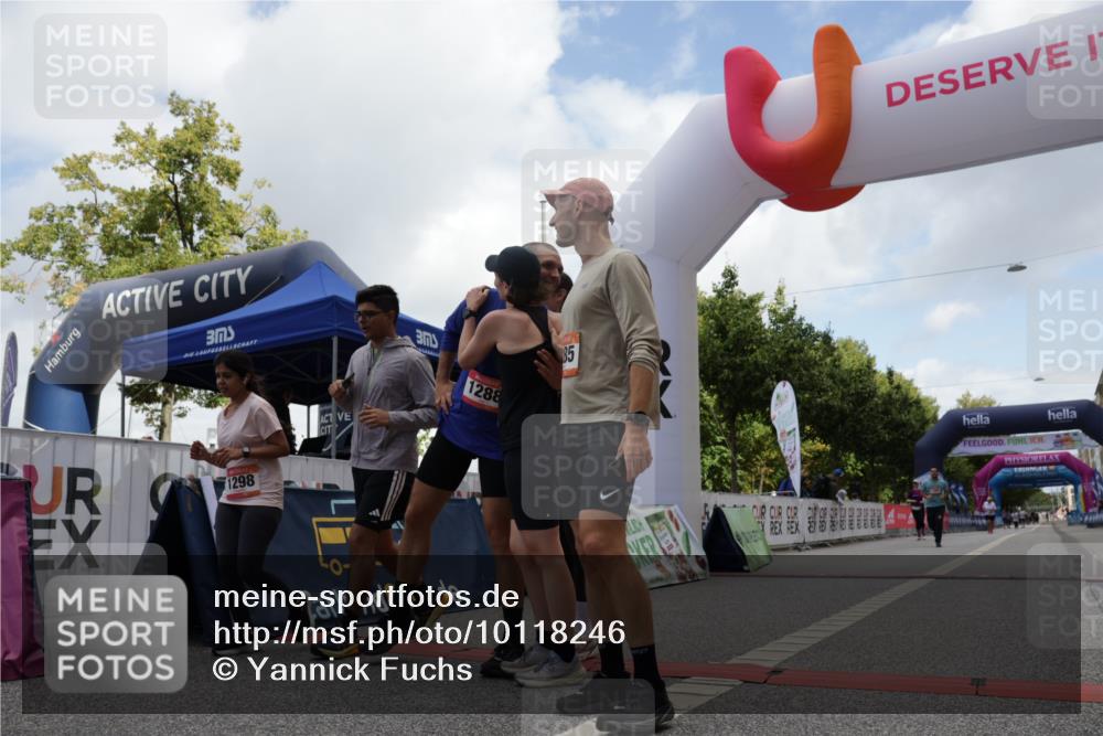 06.09.2026 - CURREX Alsterlauf Yannick Fuchs http://msf.ph/oto/10118246 06.09.2026 12:01:58 Ziel 1298, 1305, 1326, 8042 meine-sportfotos.de
