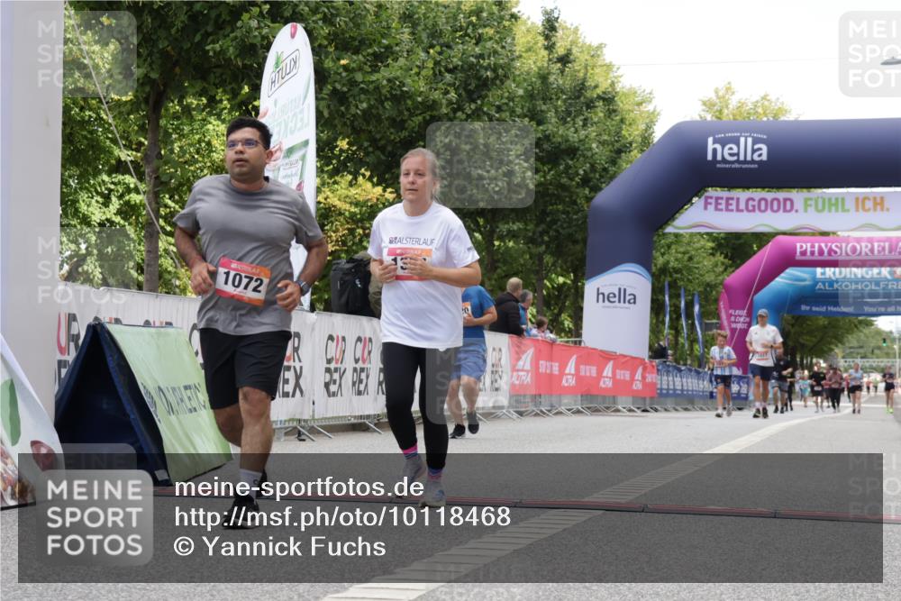 06.09.2026 - CURREX Alsterlauf Yannick Fuchs http://msf.ph/oto/10118468 06.09.2026 12:02:23 Ziel 1072, 1320, 1337 meine-sportfotos.de