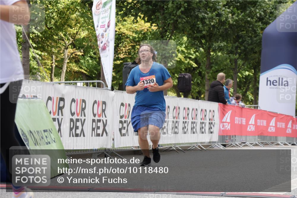 06.09.2026 - CURREX Alsterlauf Yannick Fuchs http://msf.ph/oto/10118480 06.09.2026 12:02:24 Ziel 1072, 1320, 1337 meine-sportfotos.de