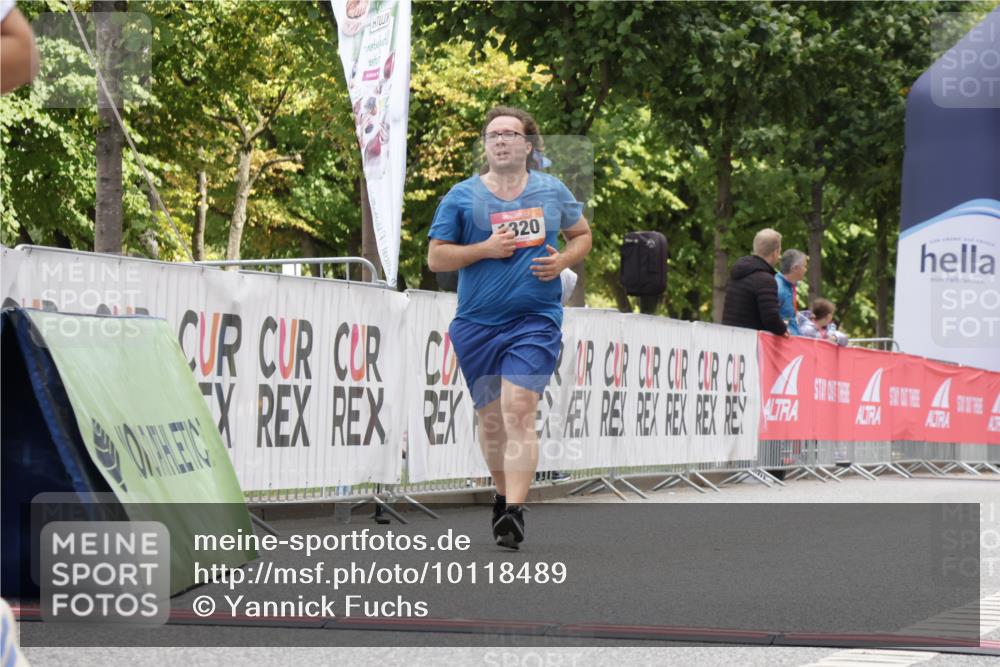 06.09.2026 - CURREX Alsterlauf Yannick Fuchs http://msf.ph/oto/10118489 06.09.2026 12:02:24 Ziel 1072, 1320, 1337 meine-sportfotos.de