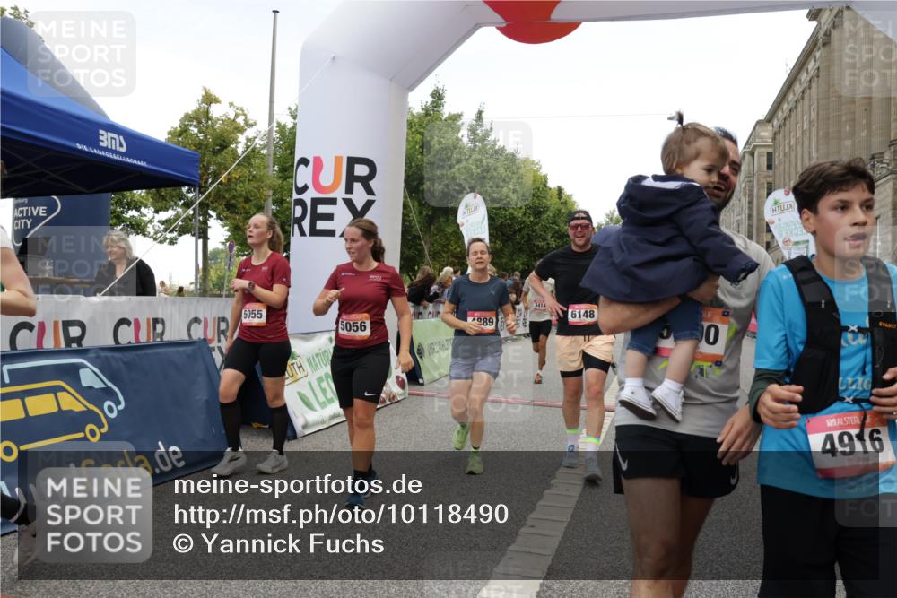 06.09.2026 - CURREX Alsterlauf Yannick Fuchs http://msf.ph/oto/10118490 06.09.2026 09:59:50 Ziel 2269, 2660, 2676, 3119, 3120, 3414, 3801, 4042, 4209, 4323, 4324, 4498, 4889, 4916, 5055, 5056, 5154, 5229, 5377, 5497, 5800, 6017, 6148, 6244, 6268, 8082 meine-sportfotos.de