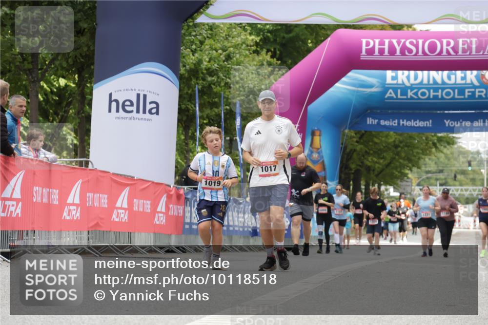 06.09.2026 - CURREX Alsterlauf Yannick Fuchs http://msf.ph/oto/10118518 06.09.2026 12:02:27 Ziel 1072, 1320, 1337 meine-sportfotos.de