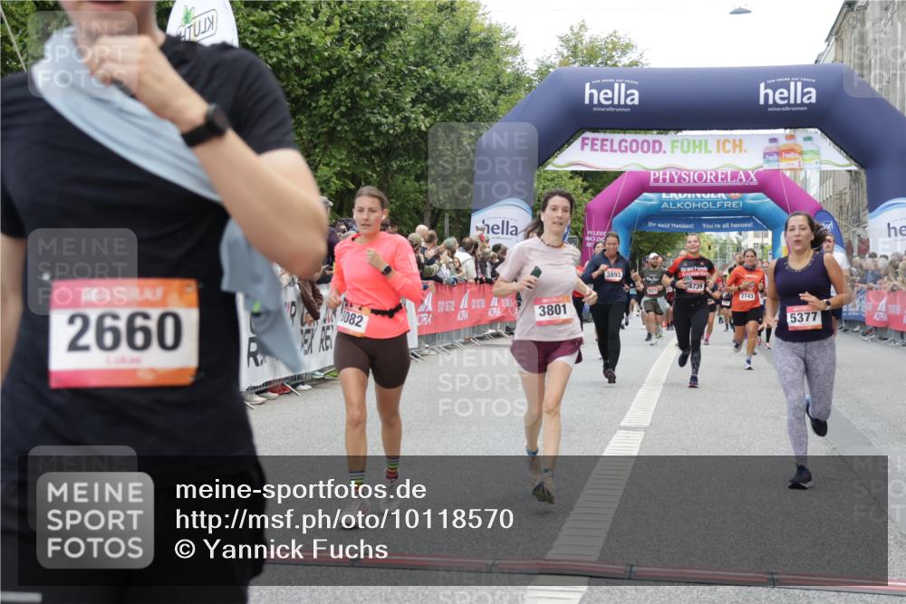 06.09.2026 - CURREX Alsterlauf Yannick Fuchs http://msf.ph/oto/10118570 06.09.2026 09:59:54 Ziel 2238, 2660, 3414, 3801, 4209, 4498, 4739, 4889, 4916, 5055, 5056, 5229, 5267, 5377, 5497, 6017, 6148, 6244, 6268, 8082 meine-sportfotos.de