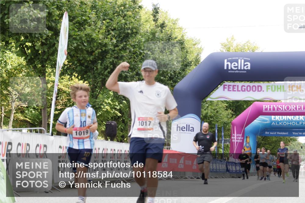 06.09.2026 - CURREX Alsterlauf Yannick Fuchs http://msf.ph/oto/10118584 06.09.2026 12:02:35 Ziel 1017, 1019 meine-sportfotos.de