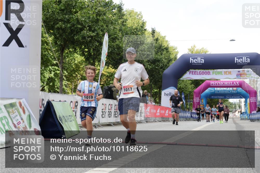 06.09.2026 - CURREX Alsterlauf Yannick Fuchs http://msf.ph/oto/10118625 06.09.2026 12:02:36 Ziel 1017, 1019 meine-sportfotos.de