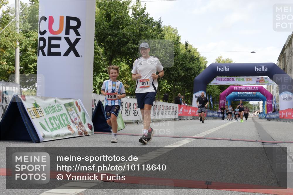 06.09.2026 - CURREX Alsterlauf Yannick Fuchs http://msf.ph/oto/10118640 06.09.2026 12:02:36 Ziel 1017, 1019 meine-sportfotos.de
