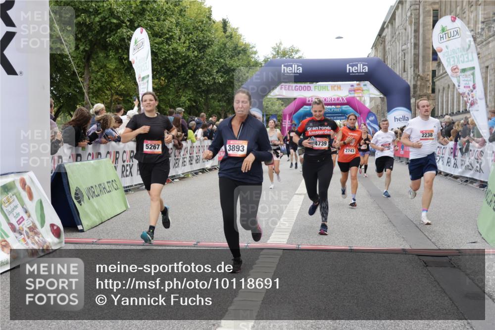 06.09.2026 - CURREX Alsterlauf Yannick Fuchs http://msf.ph/oto/10118691 06.09.2026 09:59:58 Ziel 2238, 2300, 2660, 2743, 2947, 3179, 3414, 3801, 4180, 4209, 4498, 4739, 5267, 5377, 8023, 8082 meine-sportfotos.de