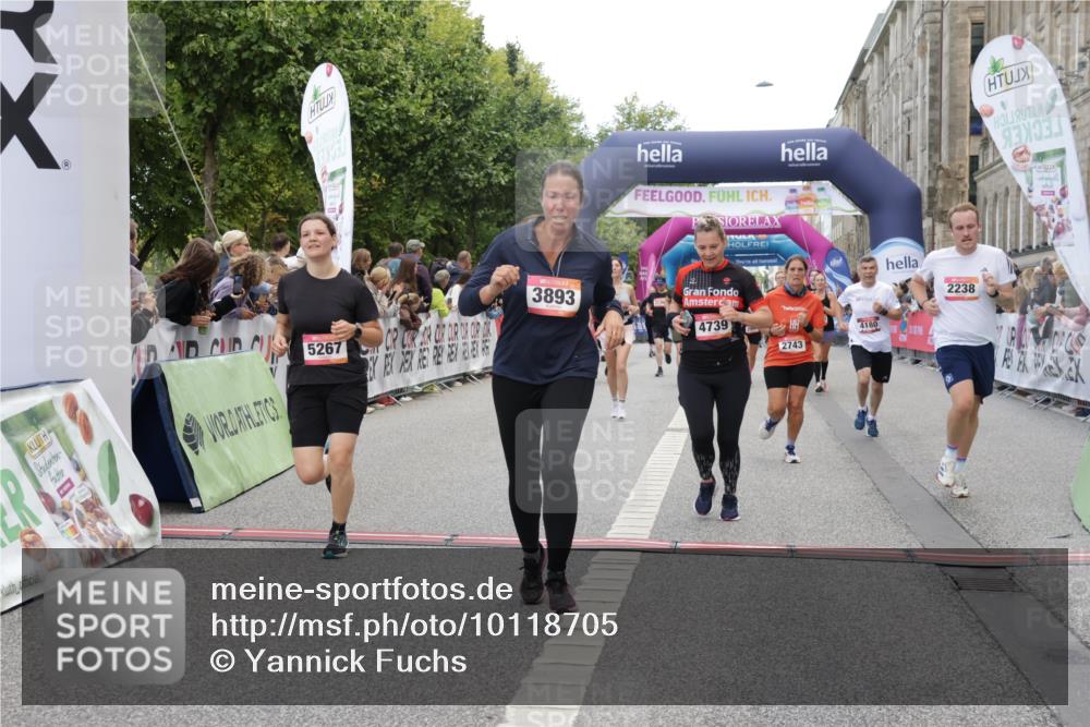 06.09.2026 - CURREX Alsterlauf Yannick Fuchs http://msf.ph/oto/10118705 06.09.2026 09:59:58 Ziel 2238, 2300, 2660, 2743, 2947, 3179, 3414, 3801, 4180, 4209, 4498, 4739, 5267, 5377, 8023, 8082 meine-sportfotos.de