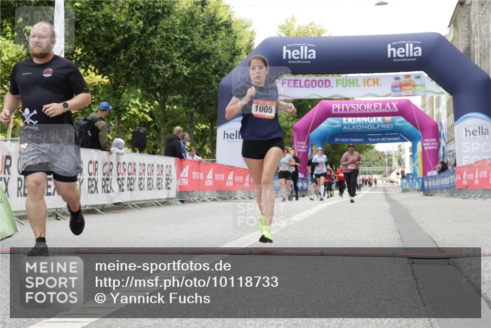 06.09.2026 - CURREX Alsterlauf Yannick Fuchs http://msf.ph/oto/10118733 06.09.2026 12:02:42 Ziel 1005, 1017, 1019, 8267 meine-sportfotos.de