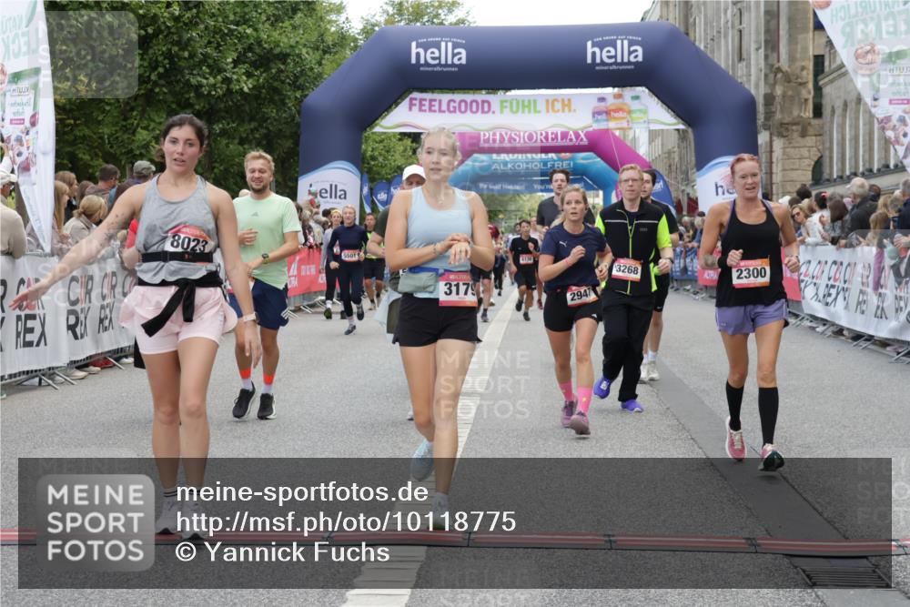 06.09.2026 - CURREX Alsterlauf Yannick Fuchs http://msf.ph/oto/10118775 06.09.2026 10:00:02 Ziel 2136, 2238, 2300, 2528, 2686, 2743, 2947, 3179, 3268, 3294, 3511, 3801, 4180, 4237, 4424, 4739, 5267, 5377, 5501, 5823, 6254, 8023, 8314 meine-sportfotos.de
