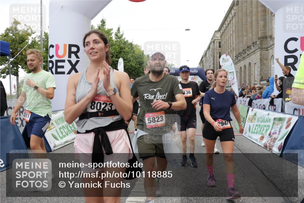 06.09.2026 - CURREX Alsterlauf Yannick Fuchs http://msf.ph/oto/10118885 06.09.2026 10:00:06 Ziel 2136, 2238, 2300, 2528, 2686, 2743, 2947, 3179, 3268, 3294, 3364, 3511, 4136, 4180, 4237, 4407, 4424, 5472, 5501, 5738, 5741, 5823, 6254, 8002, 8023, 8314 meine-sportfotos.de