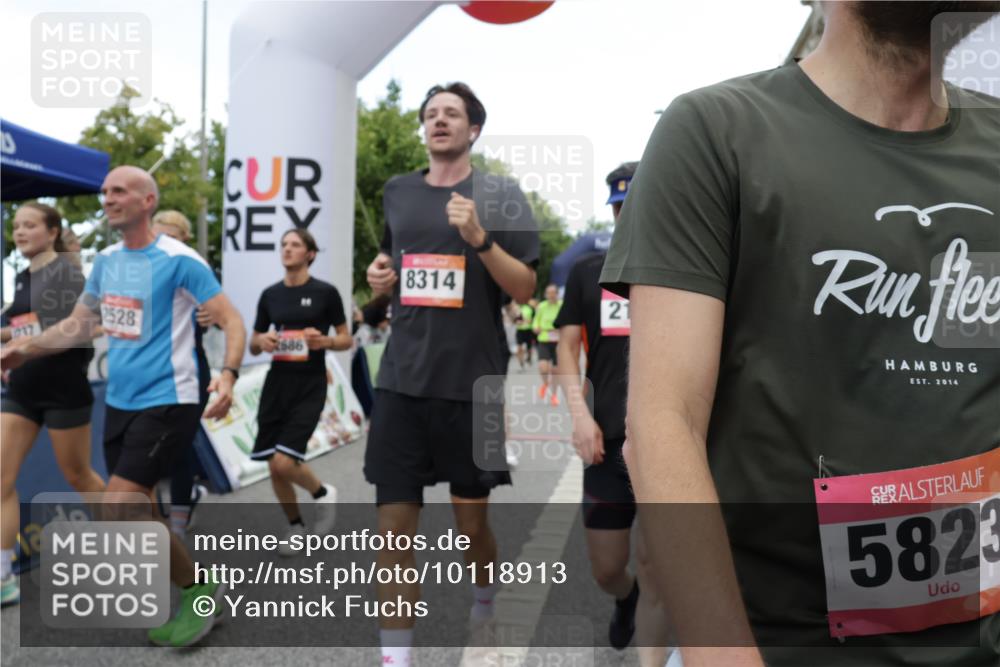 06.09.2026 - CURREX Alsterlauf Yannick Fuchs http://msf.ph/oto/10118913 06.09.2026 10:00:07 Ziel 2136, 2300, 2528, 2686, 2743, 2947, 3179, 3268, 3294, 3364, 3511, 4136, 4180, 4237, 4407, 4424, 5472, 5501, 5738, 5741, 5823, 6254, 8002, 8023, 8035, 8314 meine-sportfotos.de