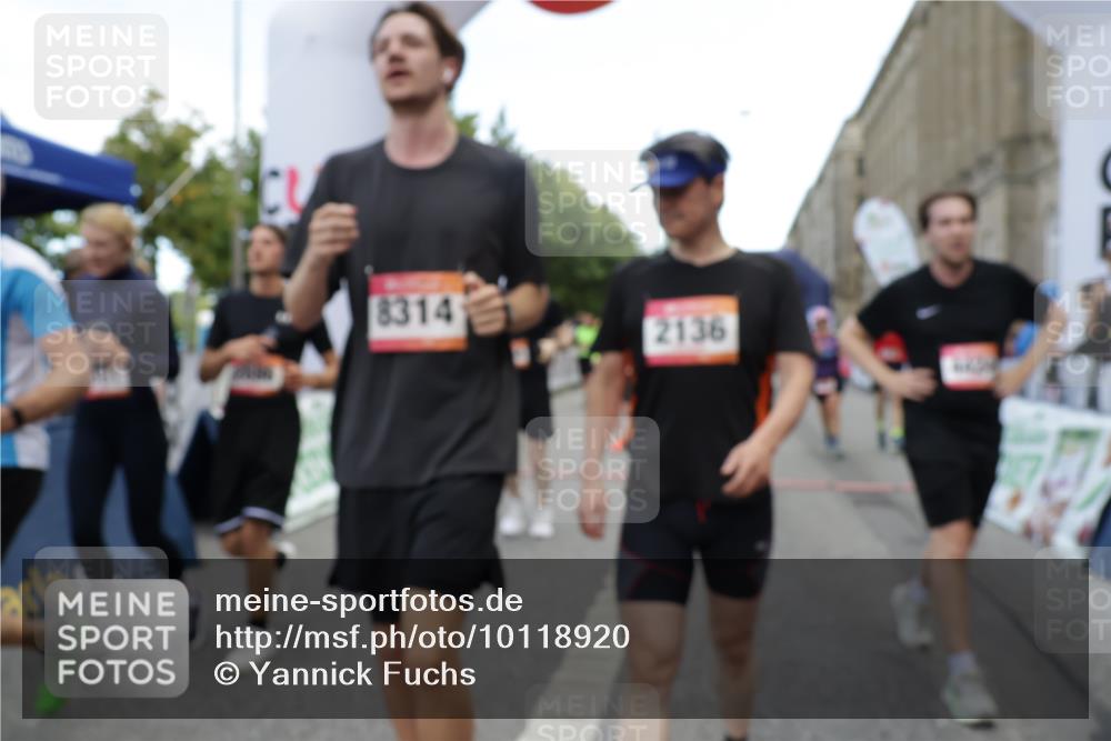 06.09.2026 - CURREX Alsterlauf Yannick Fuchs http://msf.ph/oto/10118920 06.09.2026 10:00:07 Ziel 2136, 2300, 2528, 2686, 2743, 2947, 3179, 3268, 3294, 3364, 3511, 4136, 4180, 4237, 4407, 4424, 5472, 5501, 5738, 5741, 5823, 6254, 8002, 8023, 8035, 8314 meine-sportfotos.de