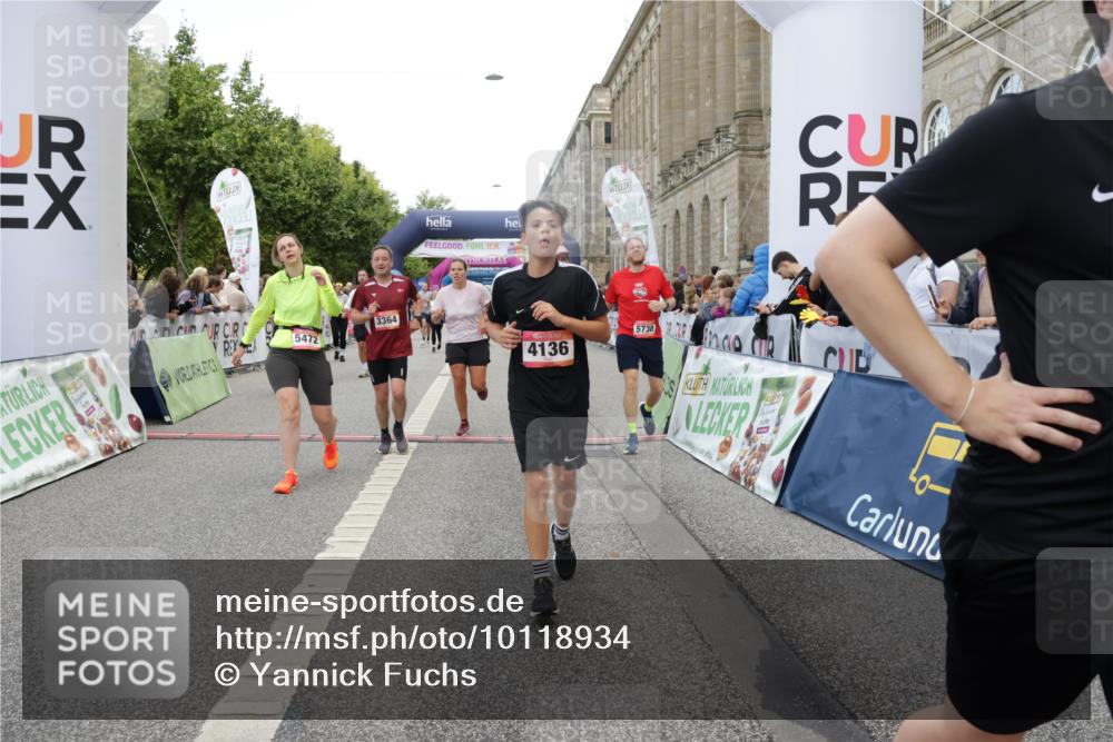 06.09.2026 - CURREX Alsterlauf Yannick Fuchs http://msf.ph/oto/10118934 06.09.2026 10:00:09 Ziel 2136, 2300, 2528, 2686, 2947, 3006, 3179, 3262, 3268, 3294, 3364, 3511, 4136, 4237, 4407, 4424, 5472, 5501, 5738, 5741, 5823, 6028, 6254, 6299, 8002, 8023, 8035, 8314 meine-sportfotos.de