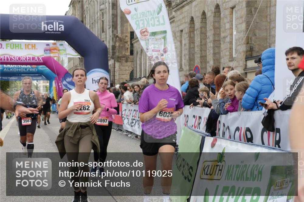 06.09.2026 - CURREX Alsterlauf Yannick Fuchs http://msf.ph/oto/10119025 06.09.2026 10:00:13 Ziel 2686, 2940, 3006, 3262, 3364, 3506, 3507, 3567, 3897, 4136, 4237, 4407, 5472, 5501, 5622, 5738, 5741, 6028, 6241, 6254, 6299, 8002, 8035, 8212 meine-sportfotos.de