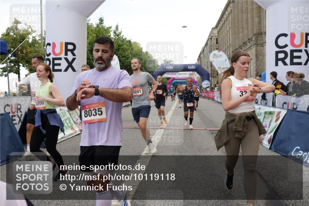 06.09.2026 - CURREX Alsterlauf Yannick Fuchs http://msf.ph/oto/10119118 06.09.2026 10:00:15 Ziel 2940, 3006, 3262, 3364, 3506, 3507, 3567, 3574, 3897, 4136, 4407, 5222, 5472, 5622, 5738, 5741, 6028, 6112, 6241, 6299, 8002, 8035, 8212 meine-sportfotos.de